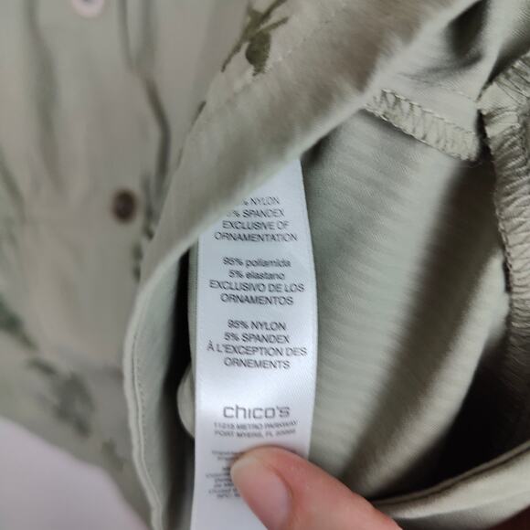 Zenergy by Chicos Embroidered Hooded Jacket Womens Chico’s Size 2 Sage Green - Picture 8 of 9